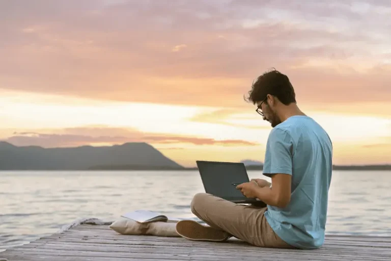 Spain Digital Nomad Visa income requirements 2026 Working by the sea