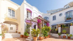 Choosing the best areas in Benahavis Colourful Andalusian-style homes in La Heredia hillside community