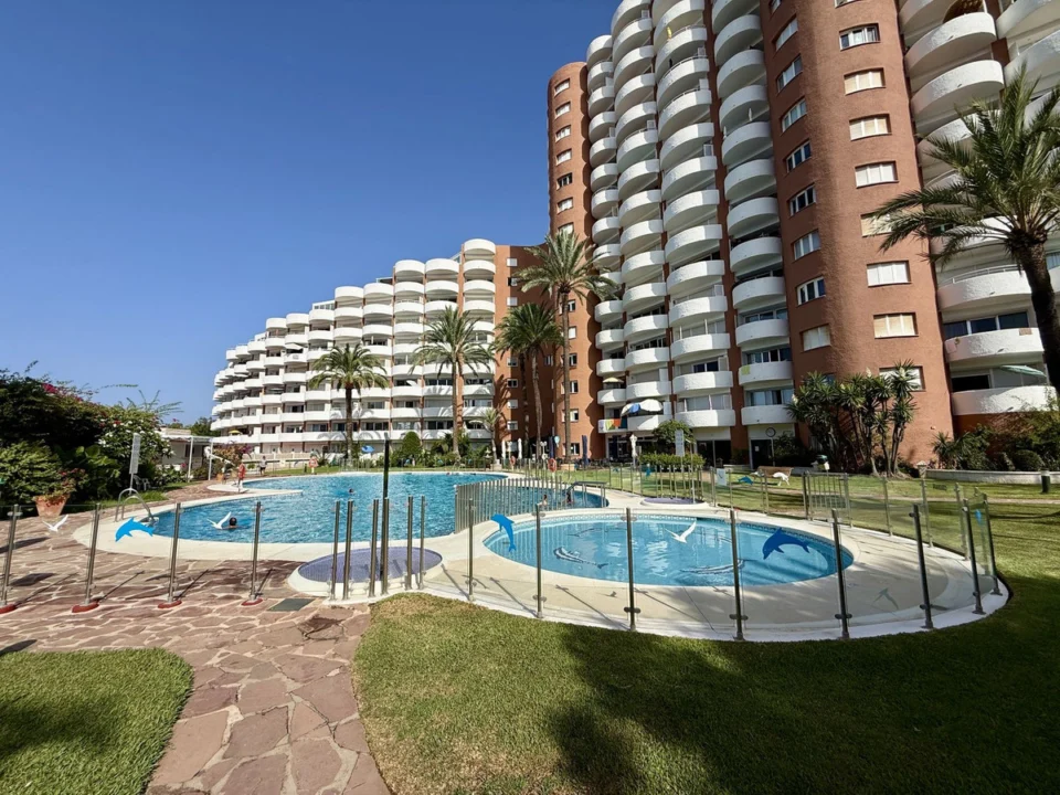 Middle Floor Apartment in Marbesa