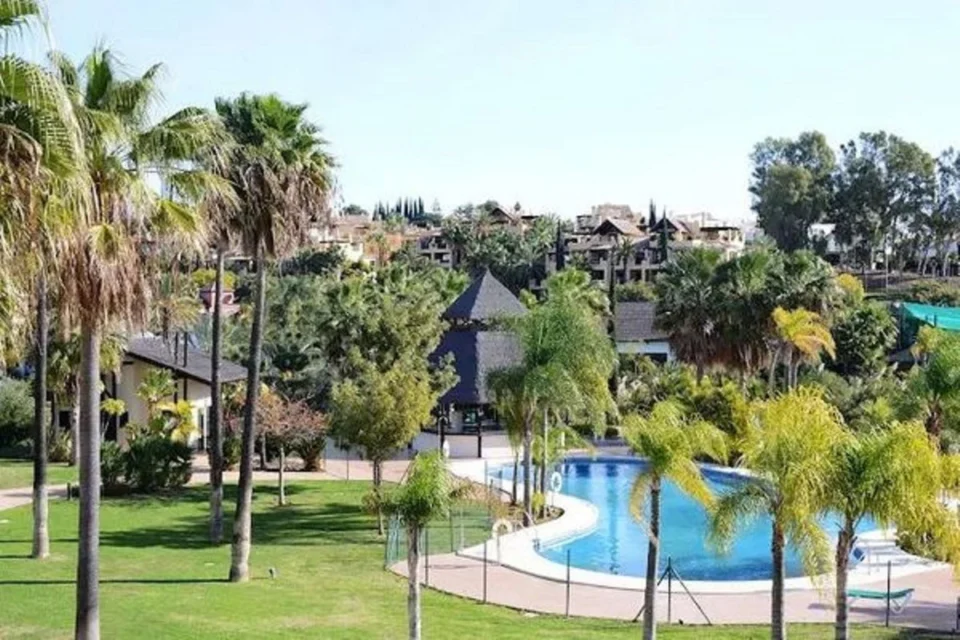 Middle Floor Apartment in Estepona